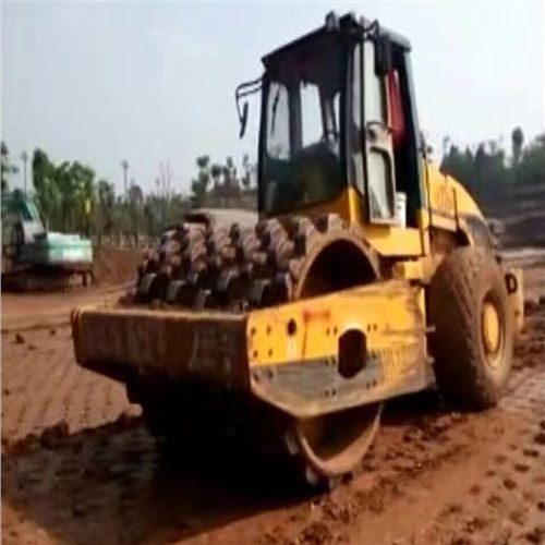 壓路機(jī)進(jìn)行清洗時需要注意哪些事項(xiàng)？
